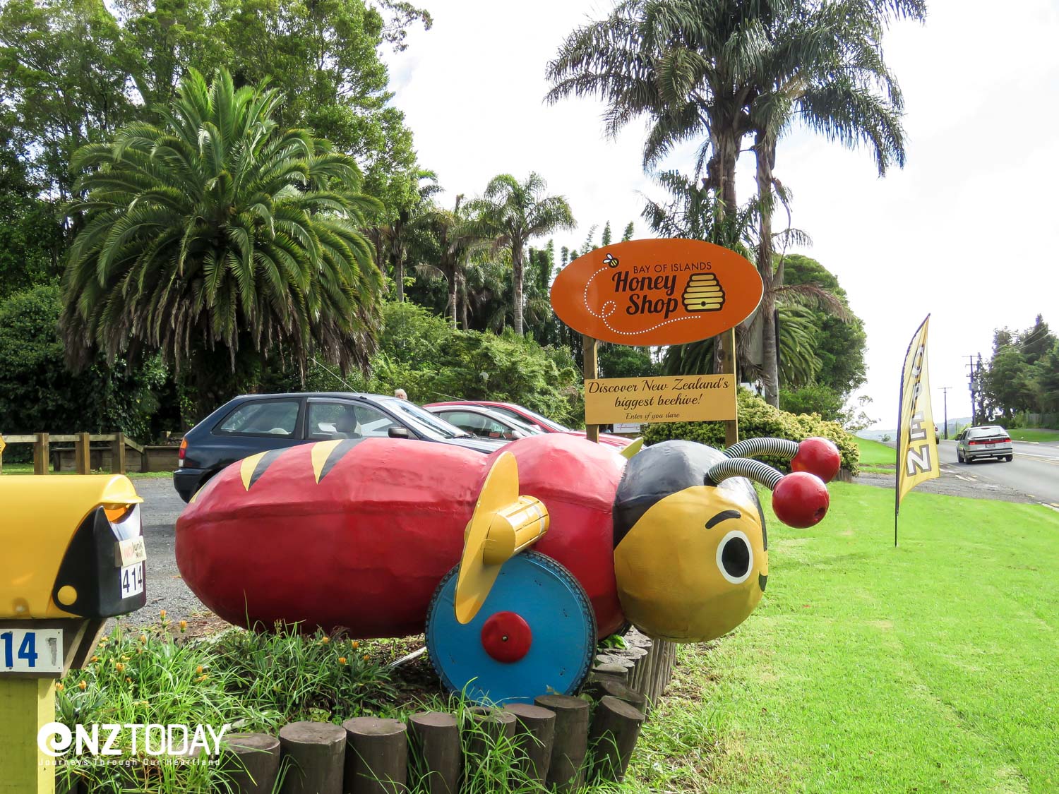 Iconic Buzzy Bee at the entrance to Bay of Islands Honey Shop