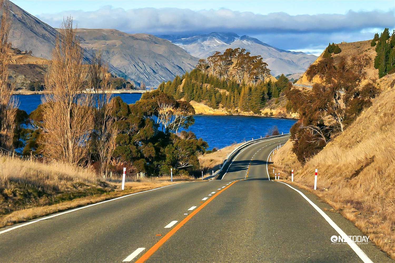 The road up the Waitaki Valley – a journey of two halves. Lake Aviemore and the dam just visible in this late afternoon shot. Derek Smith