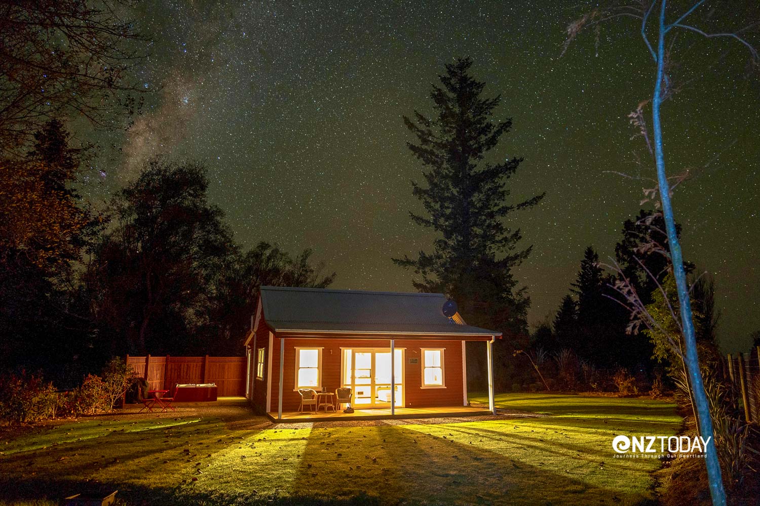 Brilliant! Red Cottage at Staveley under a starry sky