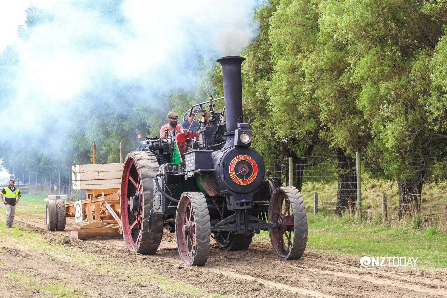 Grunt time! A traction engine gets down to it in the tractor pull at the Crank Up
